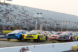 Start: Travis Pastrana and Tanner Foust battle at the front
