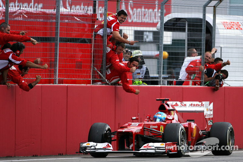 Ganador de la carrera Fernando Alonso, Scuderia Ferrari