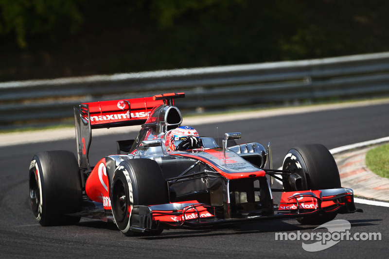 2012 - McLaren MP4-27 (motor Mercedes)