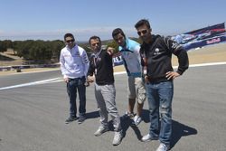 Loris Capirossi proporciona punteros a Michele Pirro, Honda Gresini y amigos