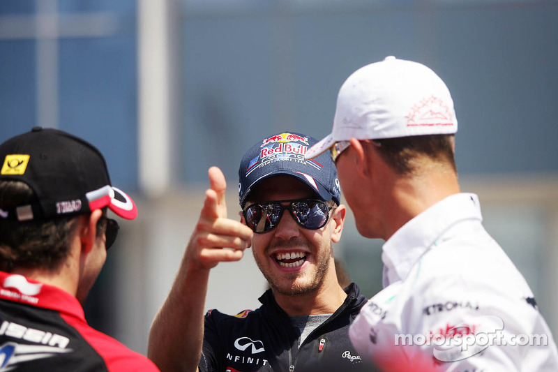 Timo Glock, Marussia F1 Team; Sebastian Vettel, Red Bull Racing; ve Michael Schumacher, Mercedes AMG