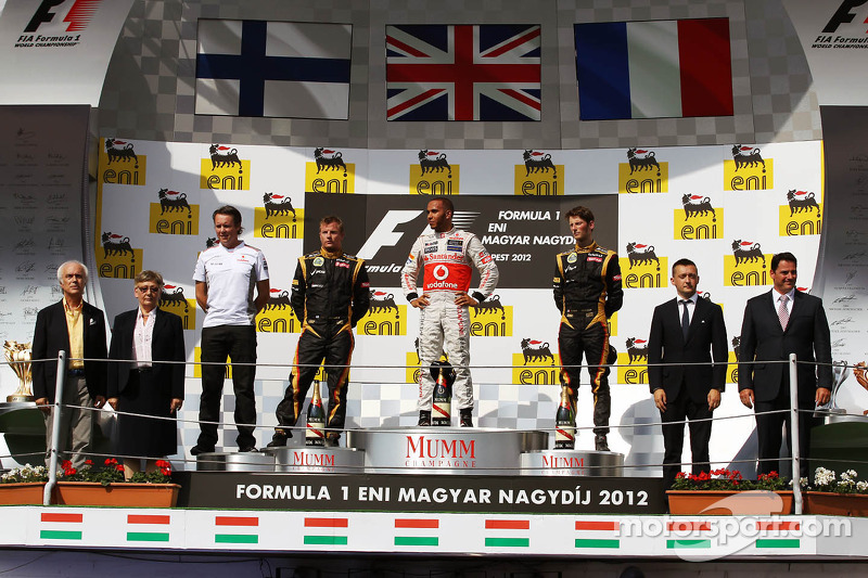 Podyum, Kimi Raikkonen, Lotus F1 Team, 2.; Lewis Hamilton, McLaren, Yarış galibi; Romain Grosjean, L
