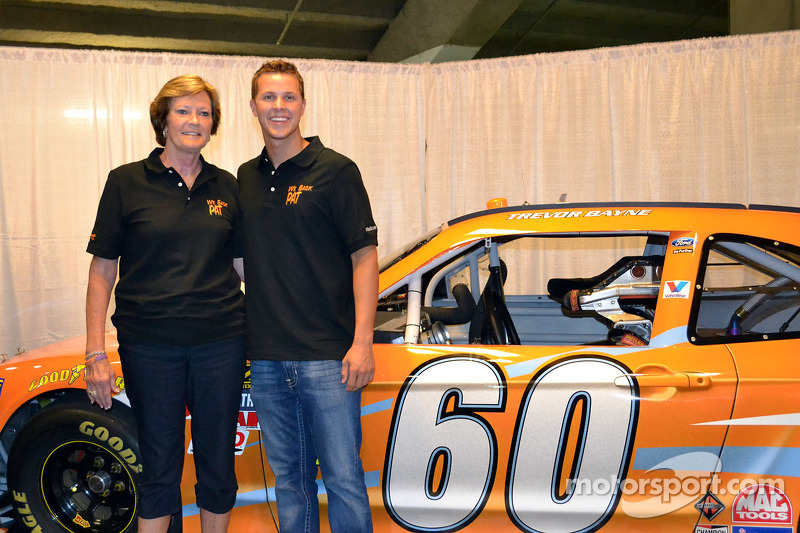 Trevor Bayne poses with a tribute car for Pat Summitt, legendary women's basketball coach at Tennessee ahead of the Bristol race