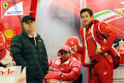 Felipe Massa, Ferrari con su padre Luiz Antonio Massa, (izquierda) y Rob Smedley, Ingeniero de carre
