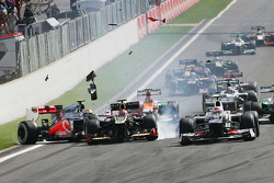 Jenson Button, McLaren leads at the start as a crash ensues involving Lewis Hamilton, McLaren and Romain Grosjean, Lotus F1