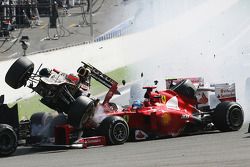 A crash at the start involving Lewis Hamilton, McLaren, Romain Grosjean, Lotus F1, Fernando Alonso, 