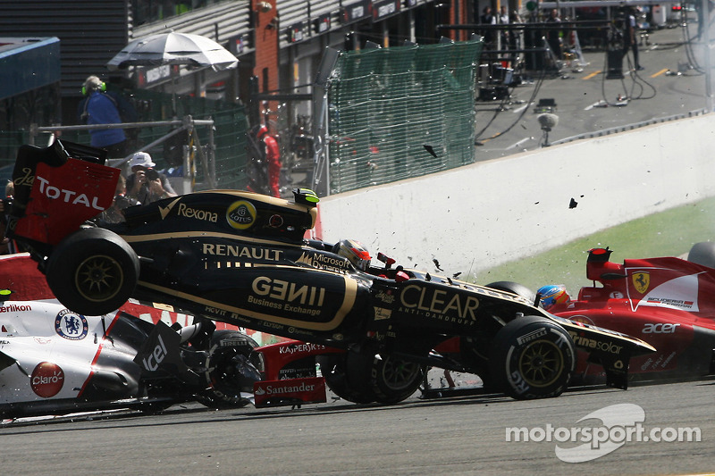 A crash at the start involving Lewis Hamilton, McLaren, Romain Grosjean, Lotus F1, Fernando Alonso,