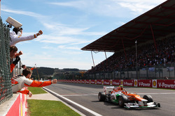 Nico Hulkenberg, Sahara Force India F1 celebra su cuarta posición en el final de la carrera como le