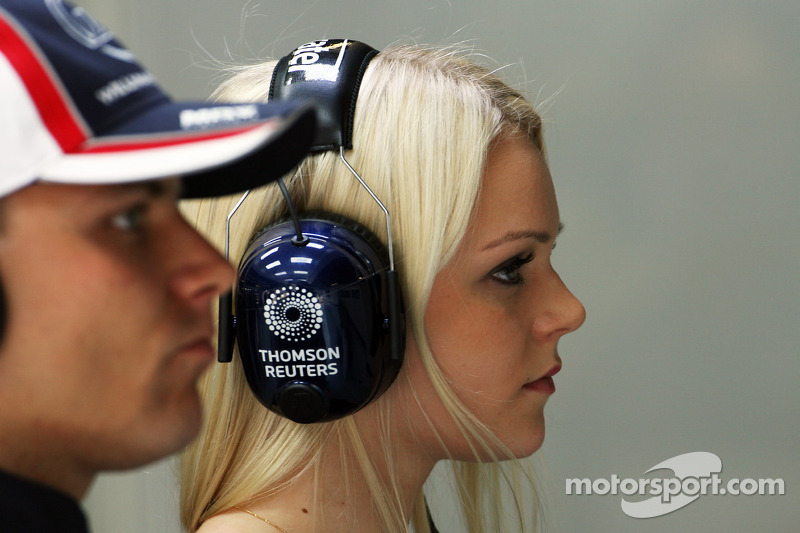 Valtteri Bottas, Williams ve kız arkadaşı Emilia Pikkarainen, Swimmer