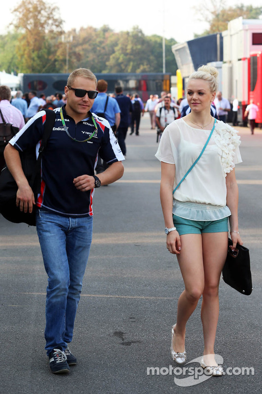 Valtteri Bottas, Williams Üçüncü Pilotu ve kız arkadaşı Emilia Pikkarainen, Swimmer