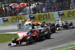 Fernando Alonso, Ferrari leads Kimi Raikkonen, Lotus F1