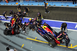 Sebastian Vettel, Red Bull Racing ve Mark Webber, Red Bull Racing pushed back pit stop