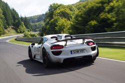 The Porsche 918 laps the Nordschleife