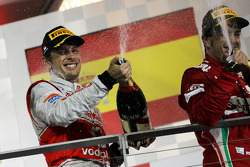 Podyum: 2. Jenson Button, McLaren Mercedes, 3. Fernando Alonso, Scuderia Ferrari
