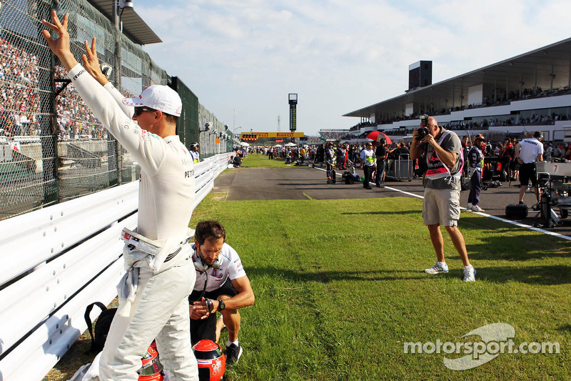 Michael Schumacher, Mercedes AMG F1 en la parrilla