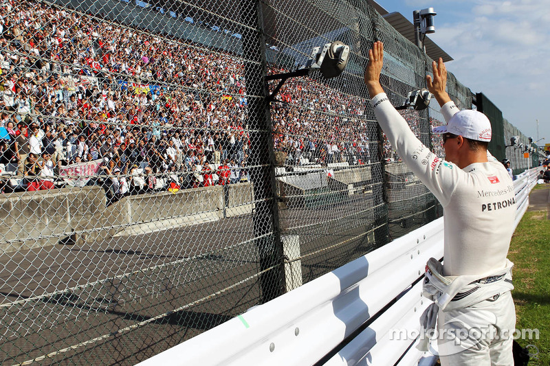 Michael Schumacher, Mercedes AMG F1 en la parrilla