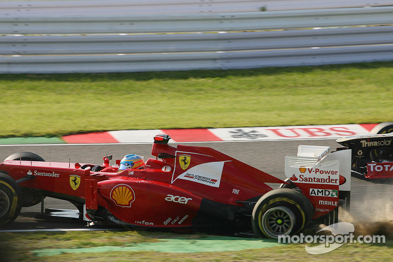 Fernando Alonso, Ferrari crashes out at the start of the race