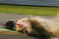 Fernando Alonso, Ferrari crashes out at the start of the race