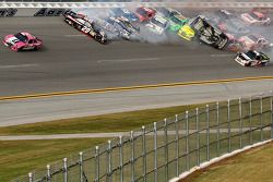 Last lap crash: Matt Kenseth, Roush Fenway Racing Ford heads to victory while Tony Stewart, Stewart-Haas Racing Chevrolet is upside down