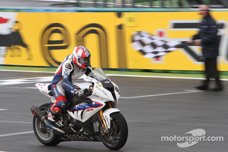 Marco Melandri takes second place