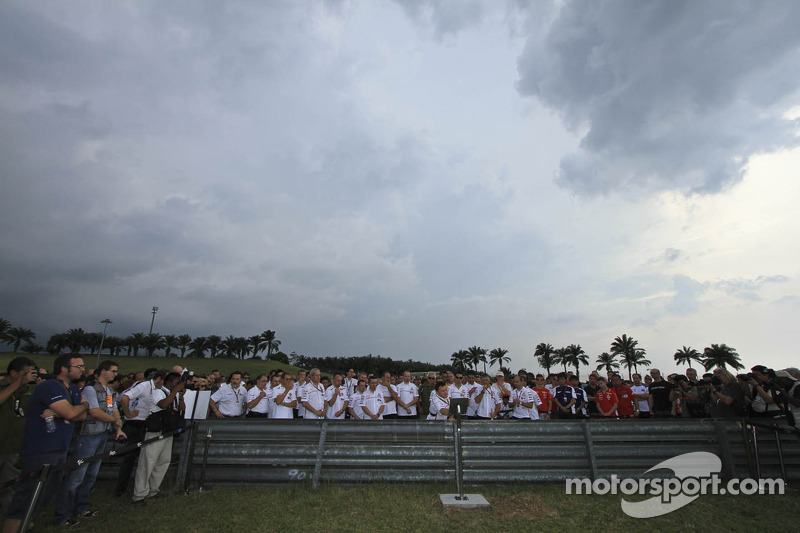 Eerbetoon aan Marco Simoncelli met Fausto Gresini van San Carlo Honda Gresini