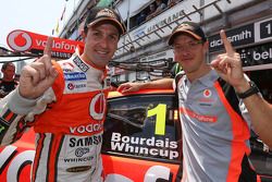 Los ganadores de la pole, Jamie Whincup y Sébastien Bourdais, Team Vodafone