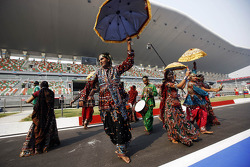 Dancers in the pit lane