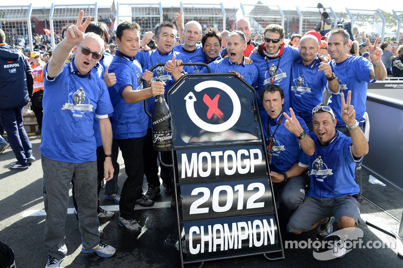 The Yamaha team celebrates Jorge Lorenzo's championship