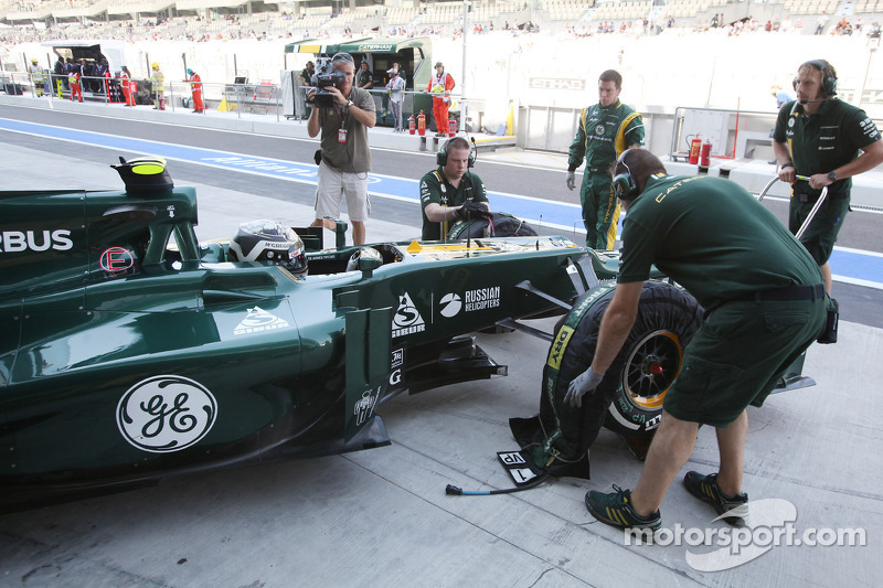 …а в Caterham место Виталия Петрова занял Гидо ван дер Гарде