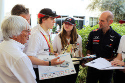 Bernie Ecclestone, CEO Formula One Group, en Adrian Newey, Red Bull Racing Chief Technical Officer m