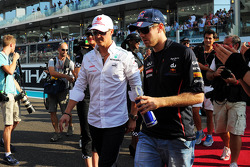 Mercedes AMG F1, Michael Schumacher y Sebastian Vettel, Red Bull Racing en el desfile de pilotos