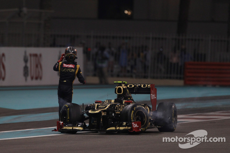 Romain Grosjean, Lotus Renault F1 Team crash