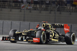 Race winner Kimi Raikkonen, Lotus F1 celebrates at the end of the race