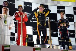 Podio: segundo lugar Fernando Alonso, Ferrari, ganador de la carrer Kimi Raikkonen, Lotus F1 Team, t