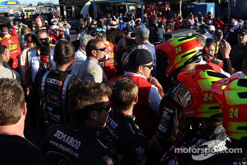 A fight involving the crews of Clint Bowyer and Jeff Gordon breaks out in the garage area