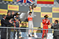 Podio: ganador de la carrera Lewis Hamilton, McLaren Mercedes, segundo lugar Sebastian Vettel, Red B