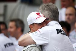 Michael Schumacher, Mercedes GP, und Ross Brawn, Mercedes GP, Teamchef