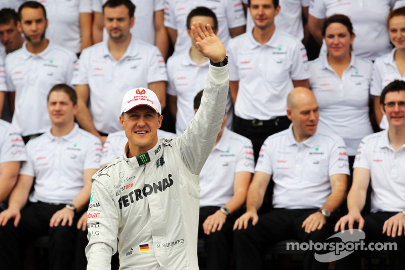 Michael Schumacher, Mercedes AMG F1, beim Abschiedsfoto mit dem Team