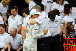 Michael Schumacher, Mercedes AMG F1, y Ross Brawn, Director de Mercedes AMG F1