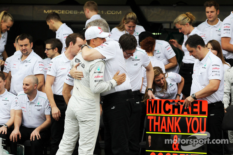 Michael Schumacher, Mercedes AMG F1 and Ross Brawn, Mercedes AMG F1 Team Principal at a team photogr