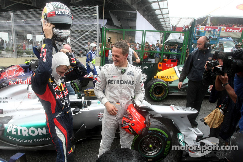 Sebastian Vettel, Red Bull Racing, e Michael Schumacher, Mercedes AMG F1
