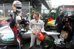 Sebastian Vettel, Red Bull Racing, y Michael Schumacher, Mercedes GP