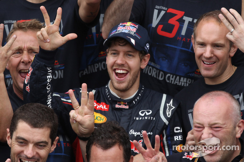 Sebastian Vettel, Red Bull Racing celebrates with the team and Adrian Newey, Red Bull Racing Chief Technical Officer and Christian Horner, Red Bull Racing Team Principal 