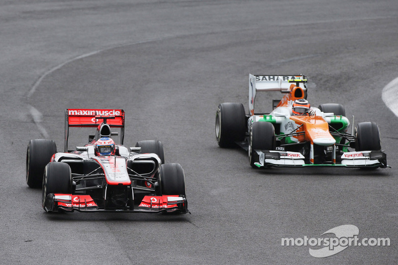 Jenson Button, McLaren leads the race from Nico Hulkenberg, Sahara Force India F1