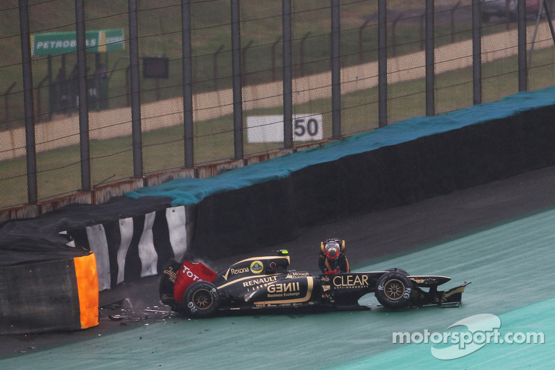 Romain Grosjean, Lotus F1 crashed out of the race