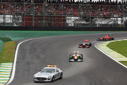 Nico Hulkenberg, Sahara Force India F1 leads behind the FIA Safety Car