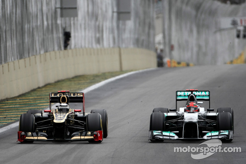 Kimi Raikkonen, Lotus F1 Team en Michael Schumacher, Mercedes GP