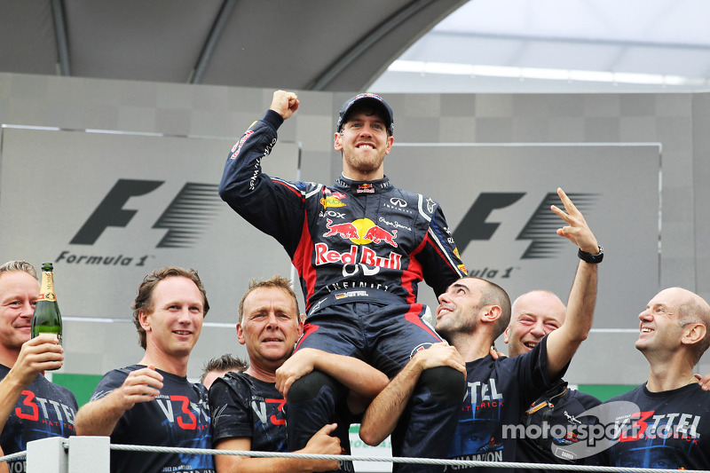 Sebastian Vettel, Red Bull Racing viert wereldtitel met team