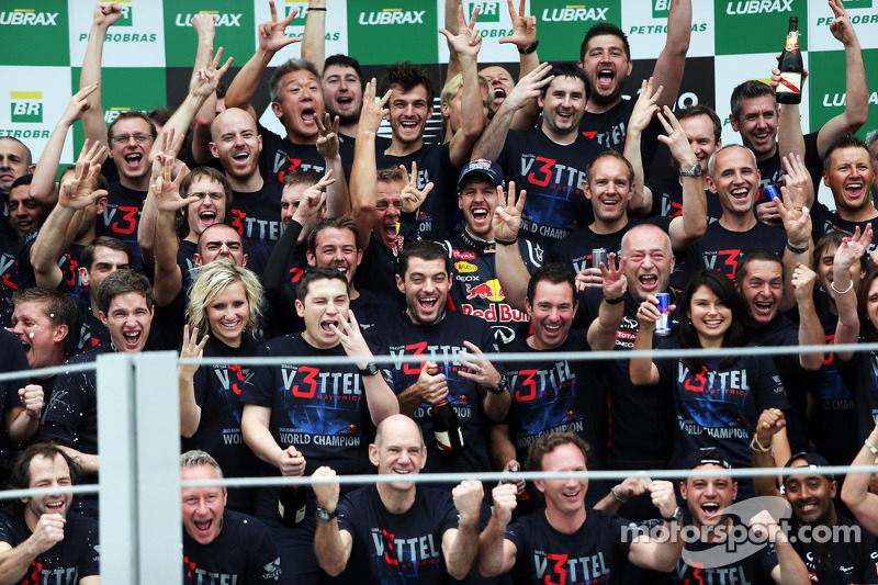 Sebastian Vettel, Red Bull Racing celebrates winning the World Championship with the team