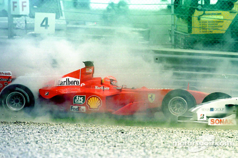 Inicio: Michael Schumacher choque
